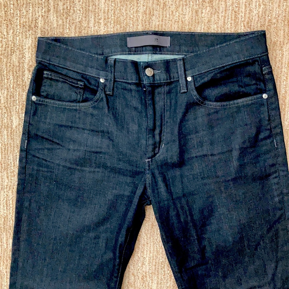 Joe’s dark straight leg 34. 98% cotton 2% spandex